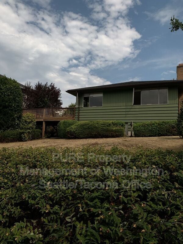 Building Photo - 6736 38th Ave SW