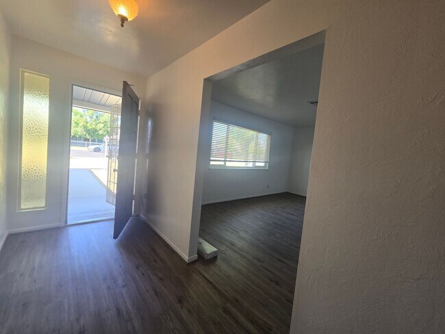 Foto del edificio - 3 BR 2 BA Available Now
