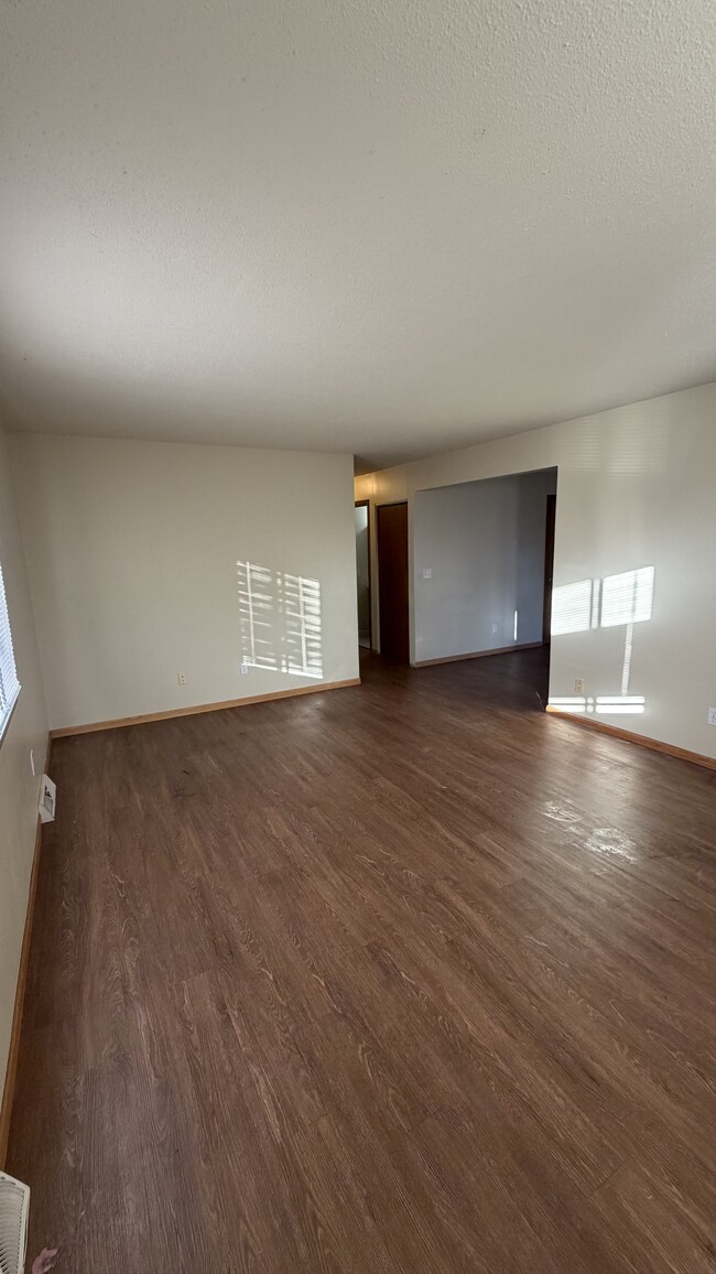 Building Photo - 1109 33rd Ave N