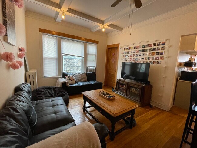 Foto del edificio - 6310 N Lakewood Ave