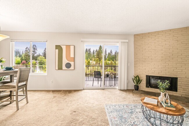 Building Photo - 2 Bedroom 1 Bathroom Lakeside Unit!