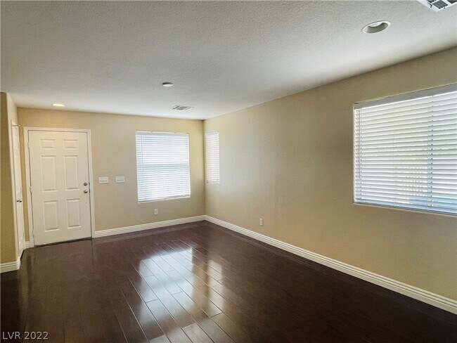 Building Photo - 5986 Ambleshire Ave