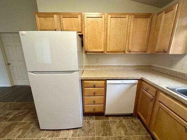 Building Photo - Large Updated Three Bedroom Duplex in Sout...