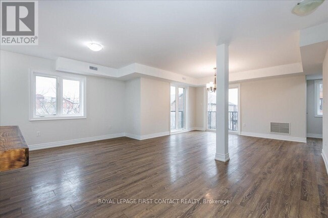 Building Photo - 35 Madelaine Dr