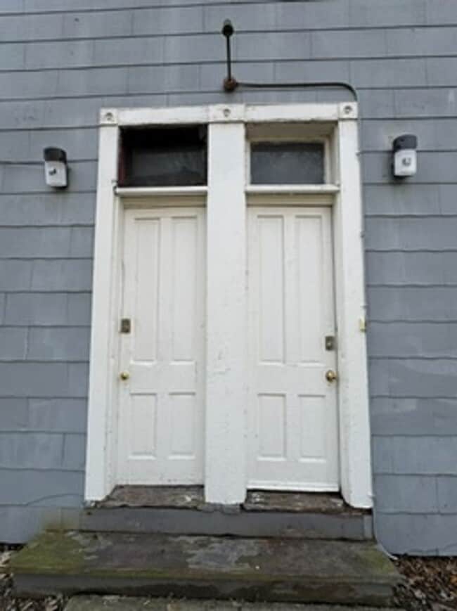 Building Photo - 26 Conklin St