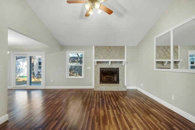 Foto del edificio - 266 Honeysuckle Way