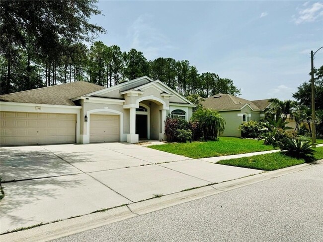 Building Photo - 7346 Crescent Palm Dr