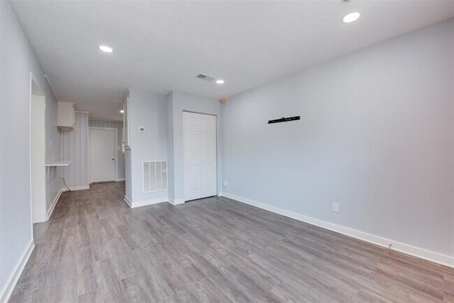 Building Photo - 3339 Simmons St