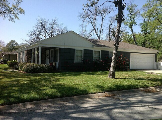 Building Photo - 5402 Pagewood Ln