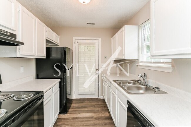 Building Photo - This adorable home is ready for your perso...