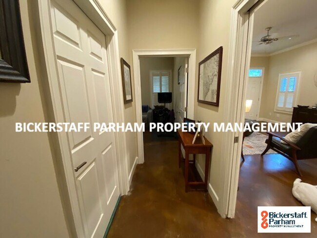 Foto del edificio - Introducing a charming 2-bedroom, 2-bathro...