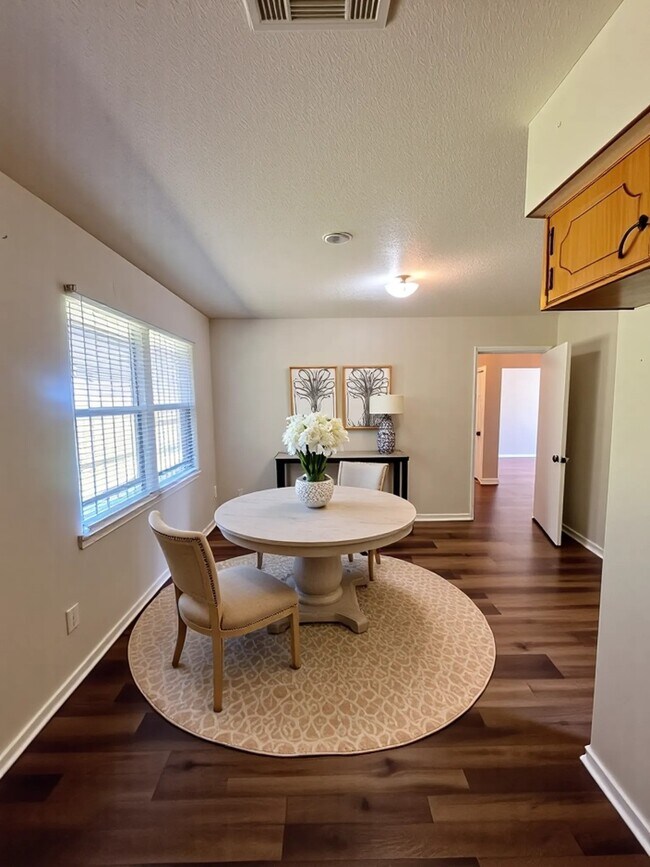 Foto del edificio - 6415 Heath St