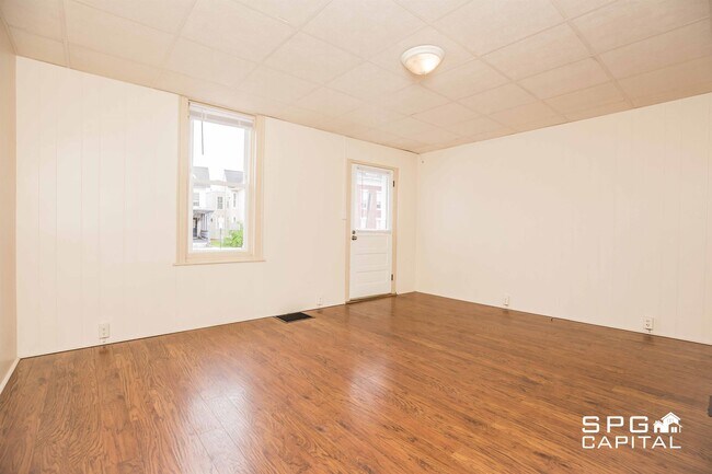 Foto del edificio - 126 E Chestnut St