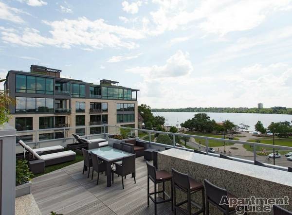 Building Photo - 1Br/1Ba - Lakeside!