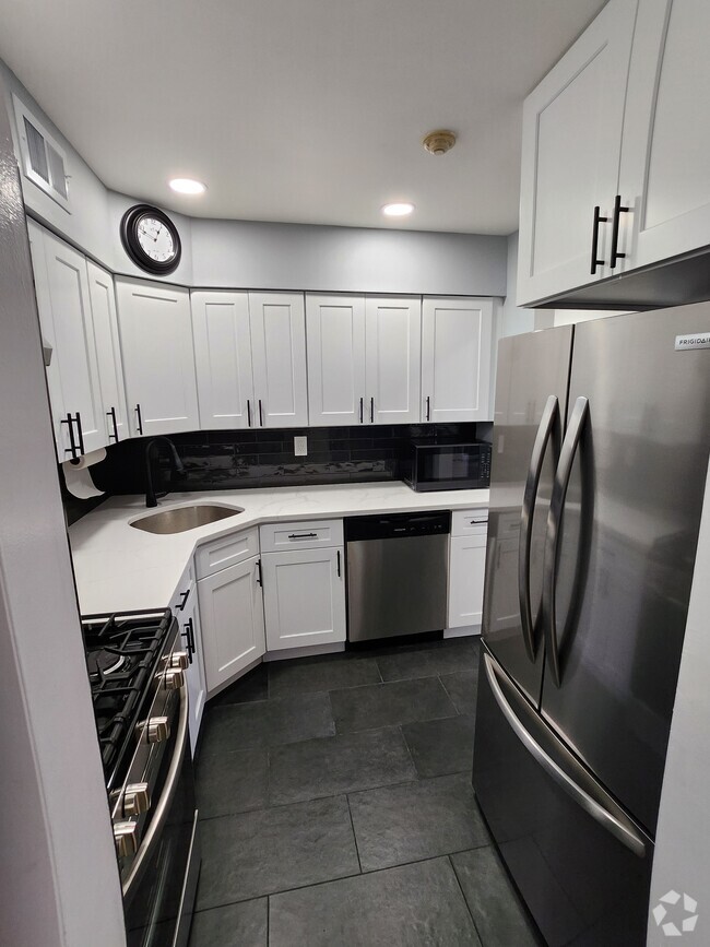 Building Photo - 49 Fairview Cir
