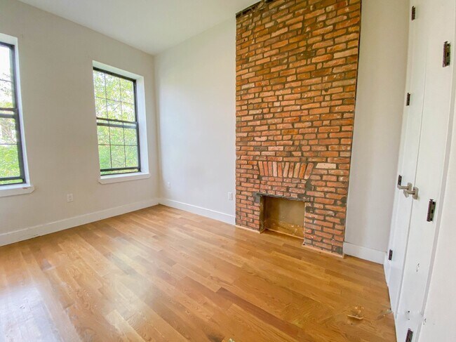 Foto del edificio - 313 Pulaski St