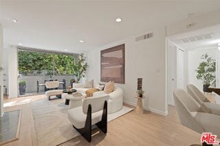Building Photo - 429 N Oakhurst Dr