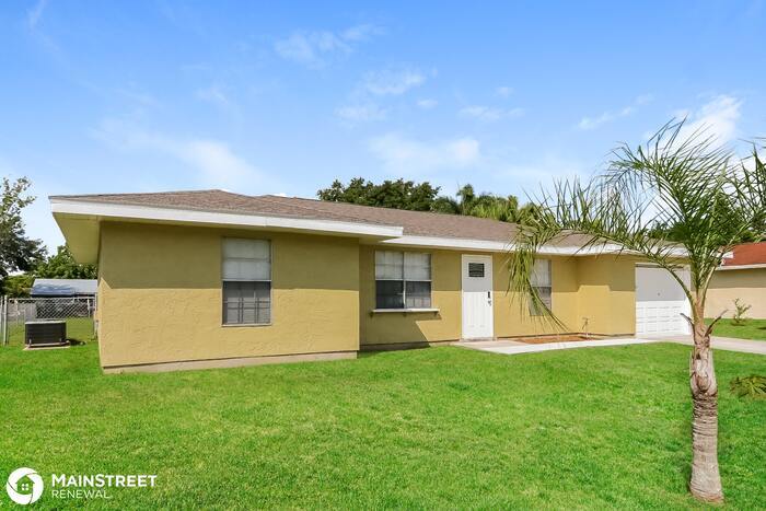 Foto principal - 608 Belmont Circle, Port Saint Lucie, FL 3...