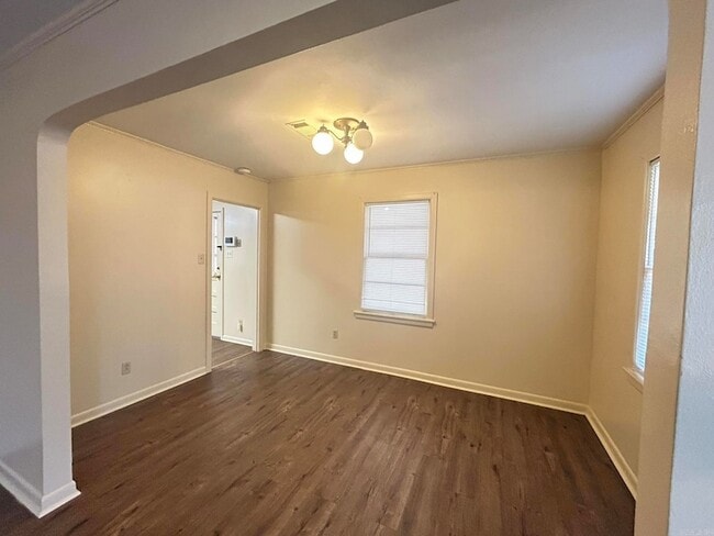 Building Photo - 304 W 34th Ave