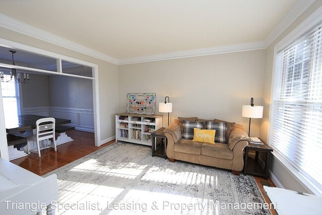 Building Photo - 2309 Falls River Ave