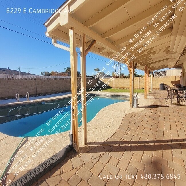 Foto del edificio - 8229 E Cambridge Ave