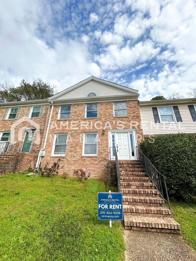 Foto del edificio - MOVE-IN SPECIAL!!! - Townhome available in Pelham! - Sign a lease by 4/15 to get HALF OFF YOUR FI...
