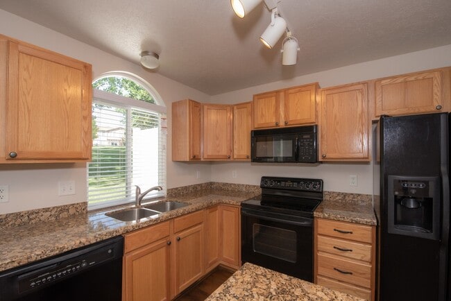 Foto del edificio - Beautiful Townhome in Great Location!