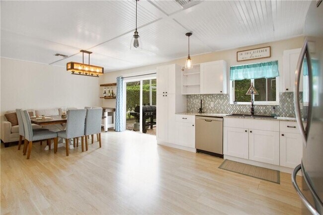 Foto del edificio - 6885 Barnwell Dr