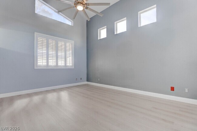 Building Photo - 879 Cozy Valley St