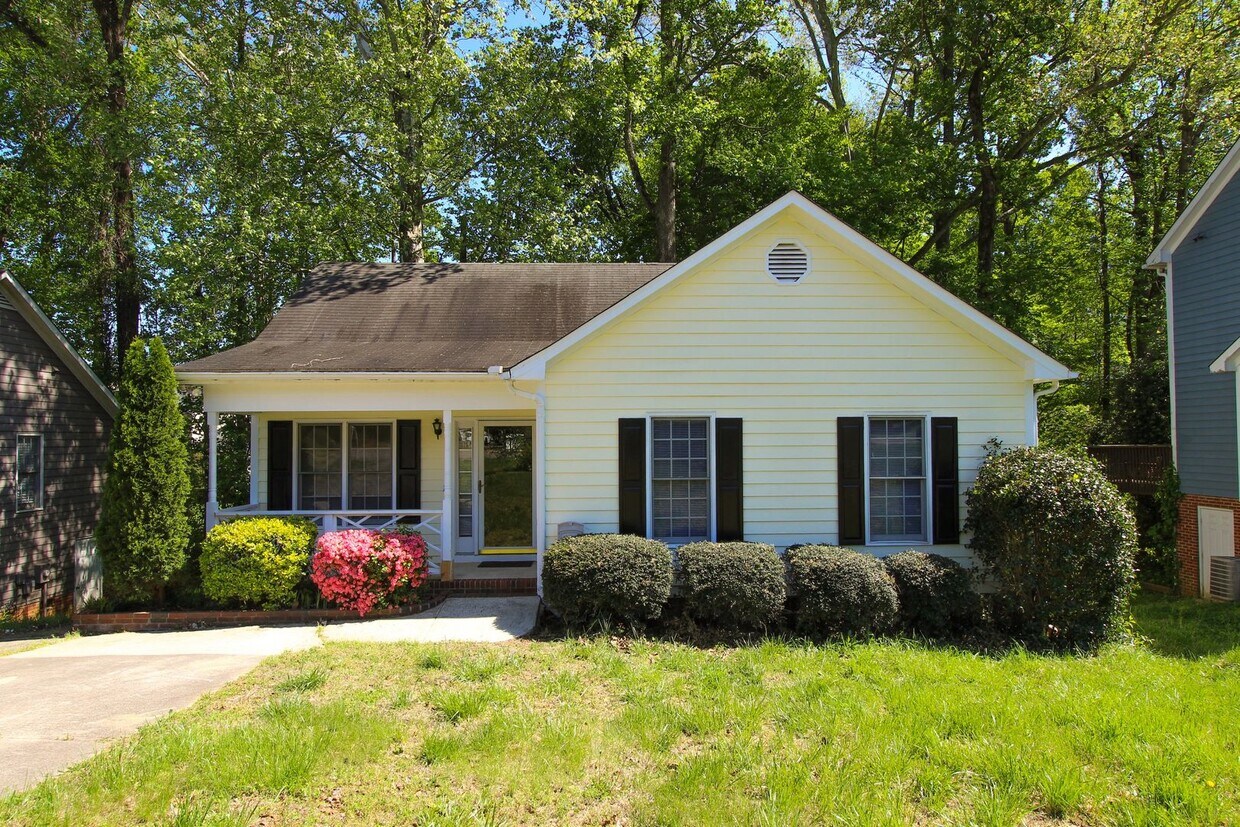 Primary Photo - Adorable ranch home in convenient location...