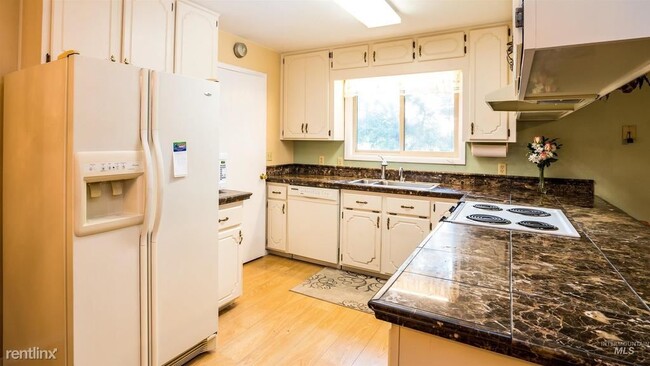 Building Photo - 3 br, 2 bath House - 2888 Janis Dr