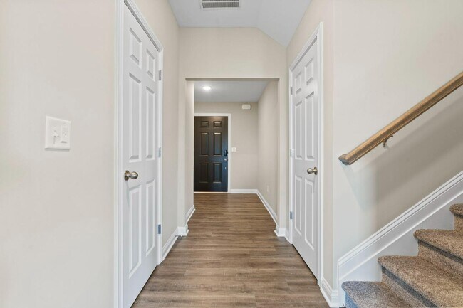 Foto del edificio - 905 Camden Ct