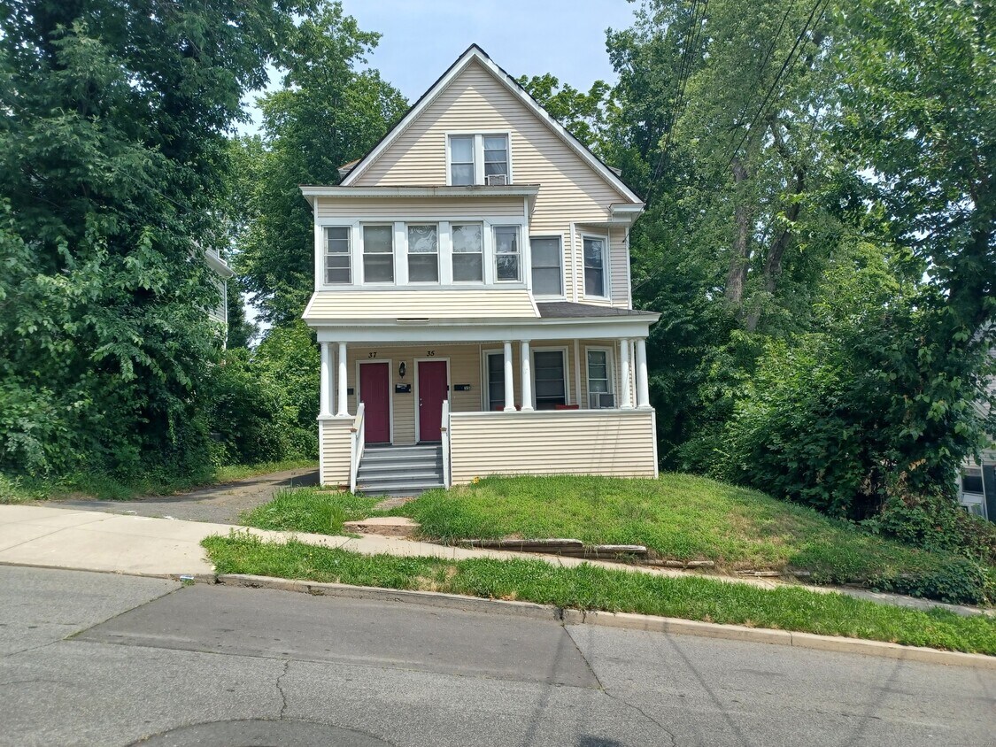 Primary Photo - 37 Fairfield St