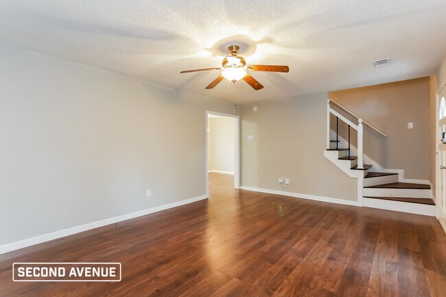 Building Photo - 290 Sumer Ln S