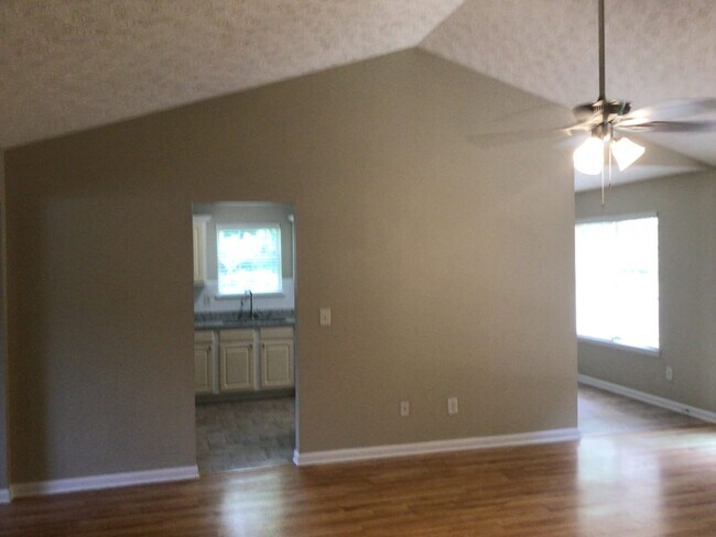 Building Photo - 525 Stoney Creek Dr