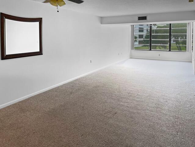 Foto del edificio - 3636 Whitehall Dr