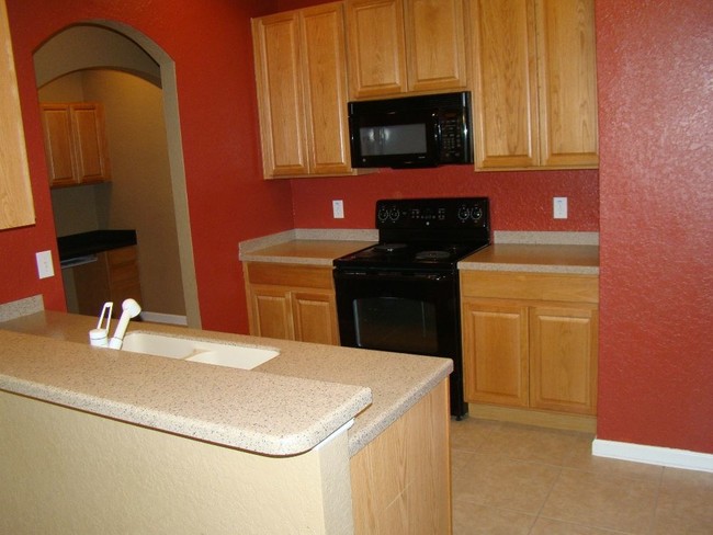 Foto del edificio - Huge 3 Bedroom townhome in Avalon Lakes