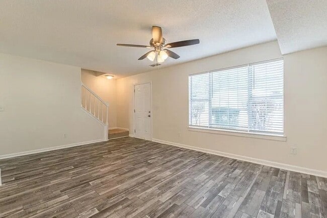 Foto del edificio - 5545 Northcut Dr