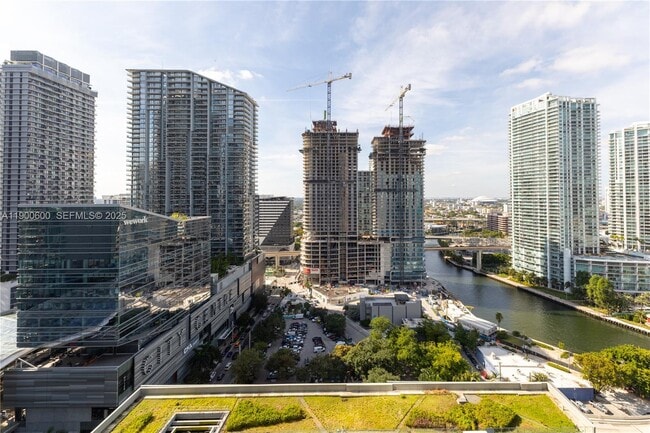 Building Photo - 68 SE 6th St