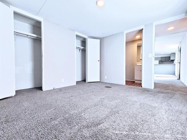 Building Photo - 212 Sunshine Dr