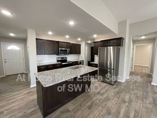 Building Photo - 218 W Canterbury Ln
