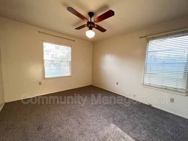 Building Photo - 4322 Chelsea Dr