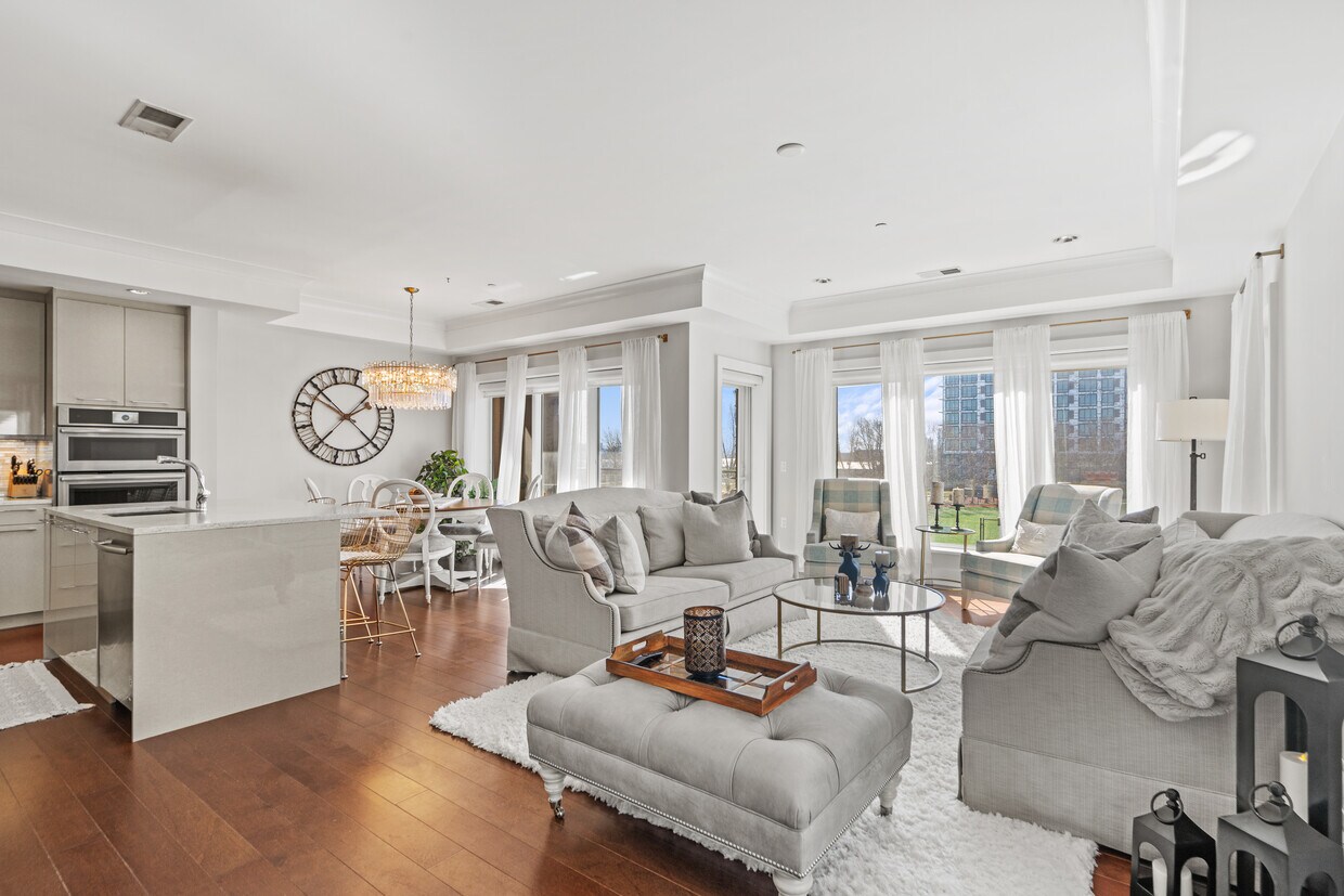 Primary Photo - 150 Henley Pl