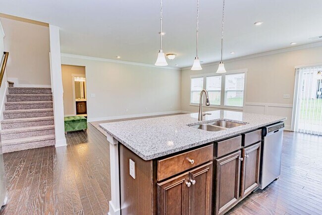 Building Photo - 14 Larson Dr