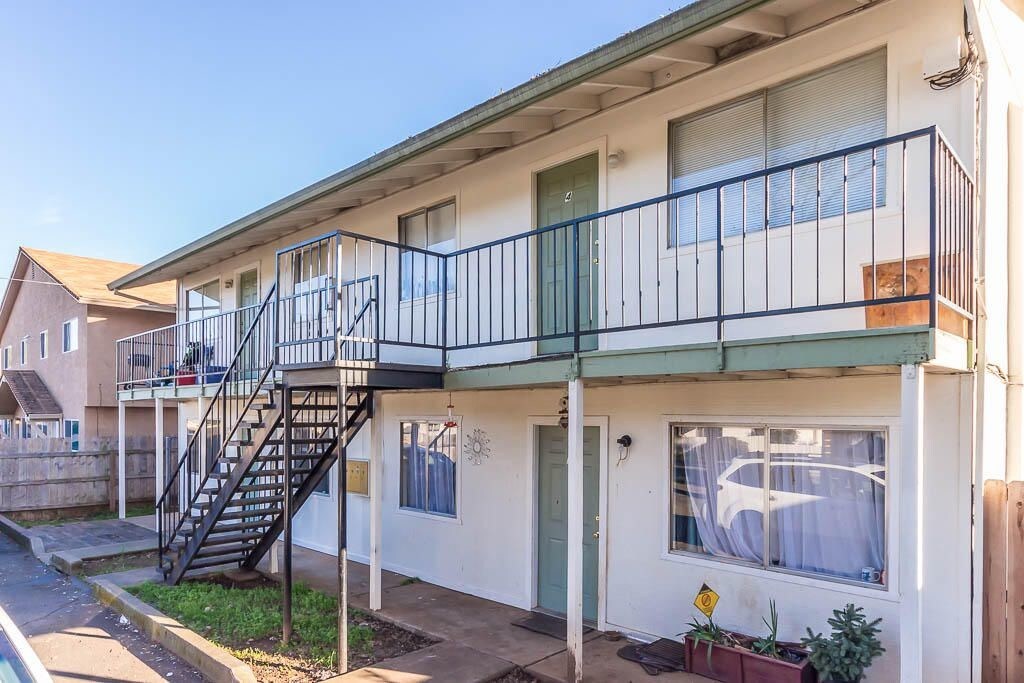 Primary Photo - 1075 Le Brun Ln