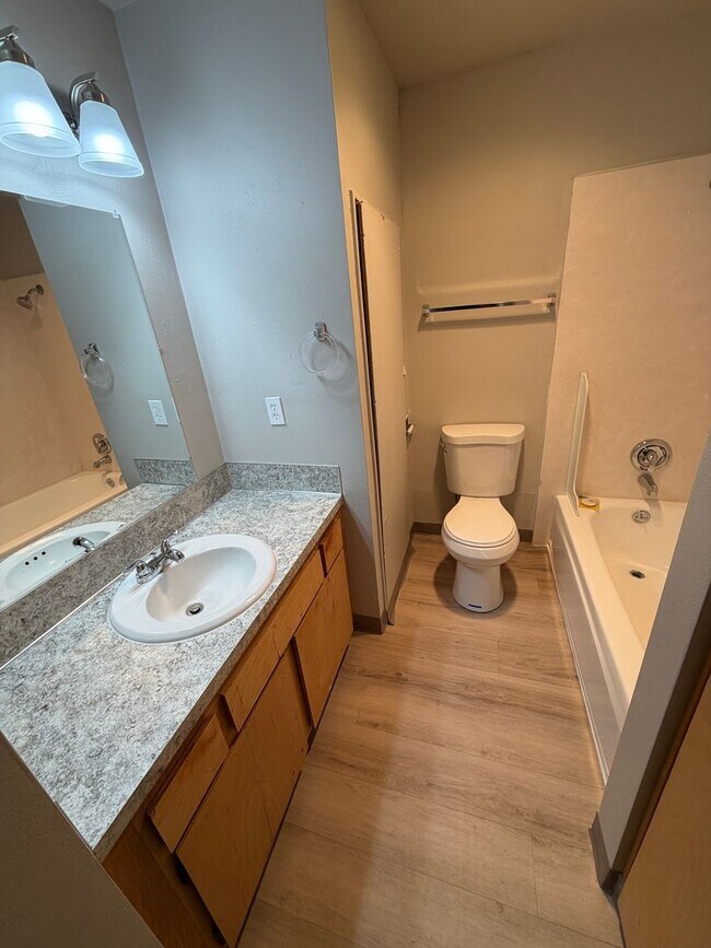 Foto del edificio - (PKW #5) 2 Bedroom/1Bath