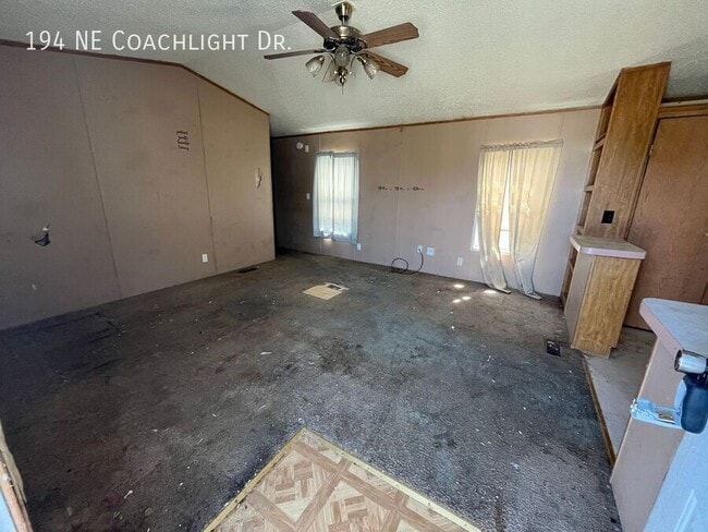 Building Photo - 194 Coachlight Dr
