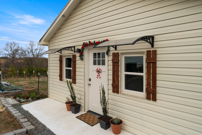 Foto del edificio - 6500 Nathan Ave