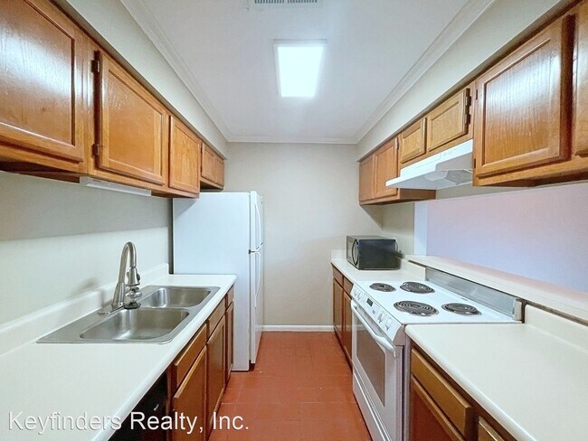 Building Photo - 2 br, 1.5 bath House - 5223 Blair Lane #A