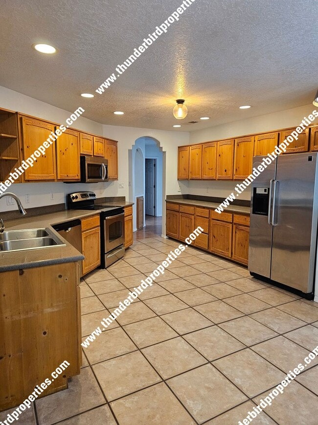 Foto del edificio - Great NW location with in-law quarters